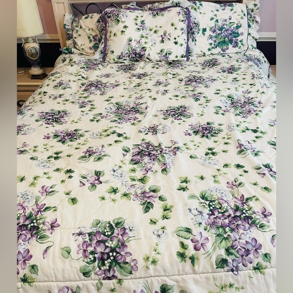 WAVERLY HEIRLOOM GARDEN SWEET VIOLET COMFORTER SET VINTAGE - Picture 2 of 13